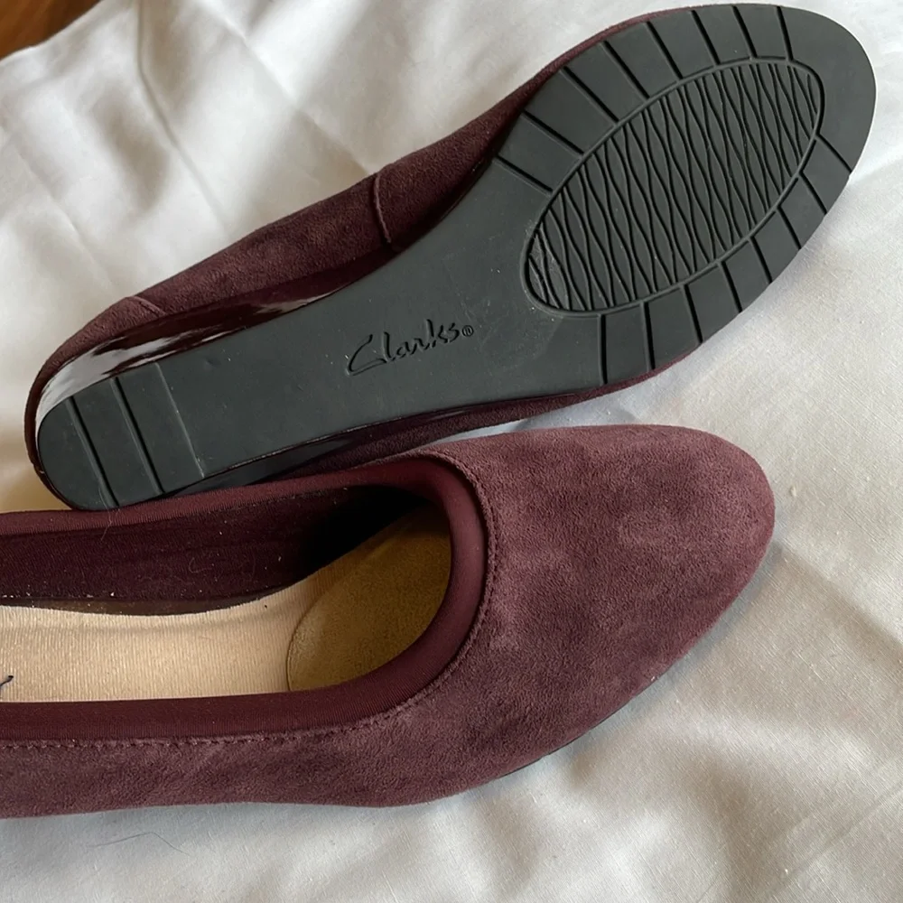 Clarks Collection Maroon Suede Wedge Shoes. Very Good Condition. Size 10M.